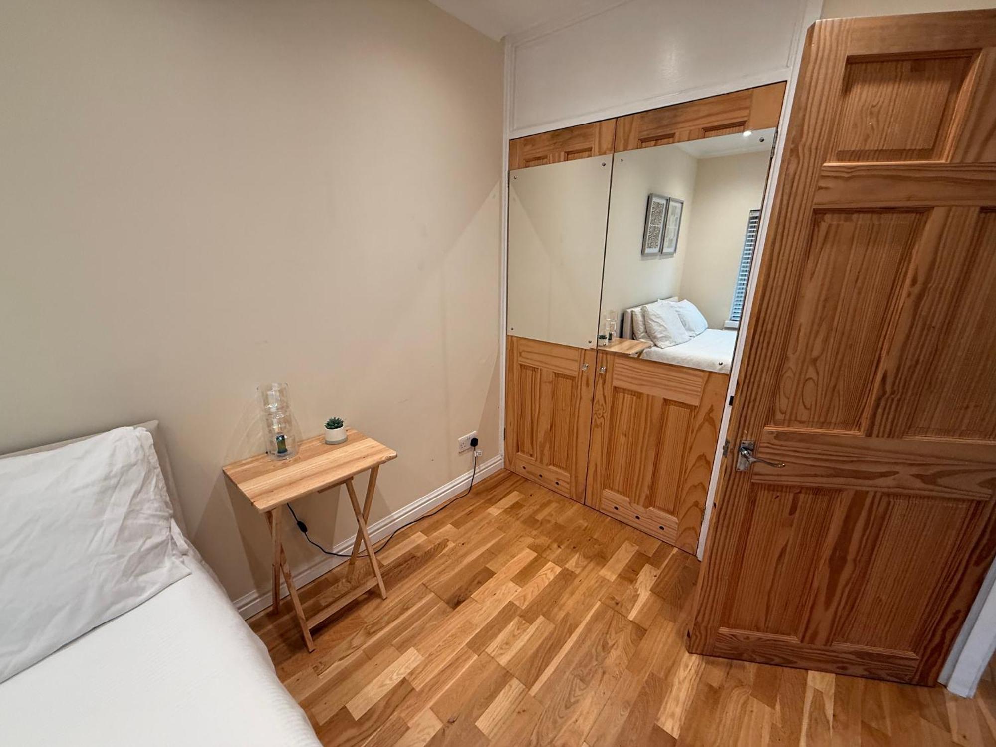 Two Bedroom Flat In The Heart Of Londra