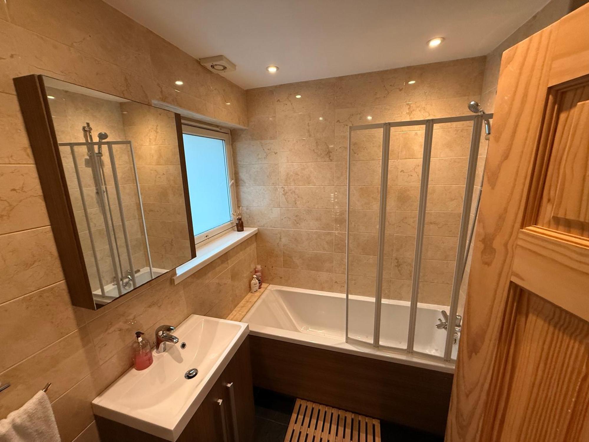 Two Bedroom Flat In The Heart Of Apartament Londra
